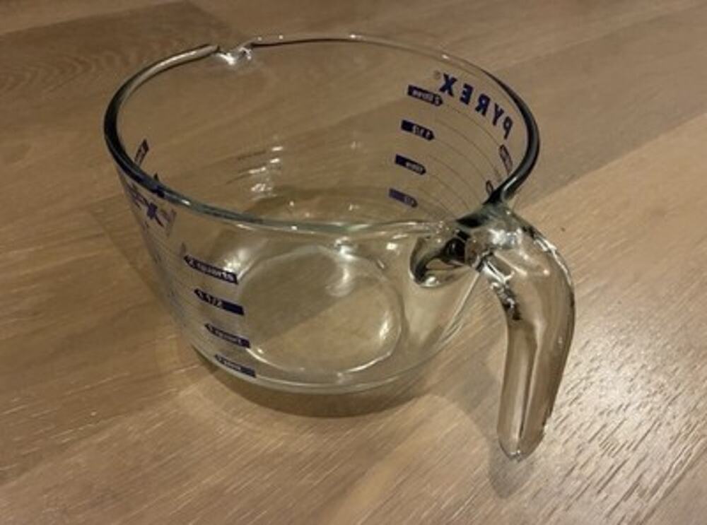 Vtg PYREX Measuring 8 Cup Glass 64oz Blue Lettering Large 2 Qt Batter Bowl USA